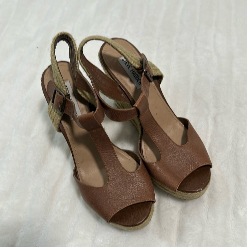 😊 Steve Madden Wedge Sandals